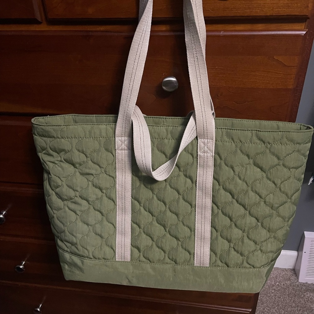 Universal Thread tote bag.